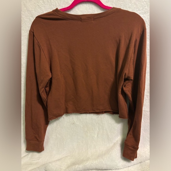 Free with bundle ☄️Crop-Top☄️6$ Closet clean out sale - Picture 2 of 2